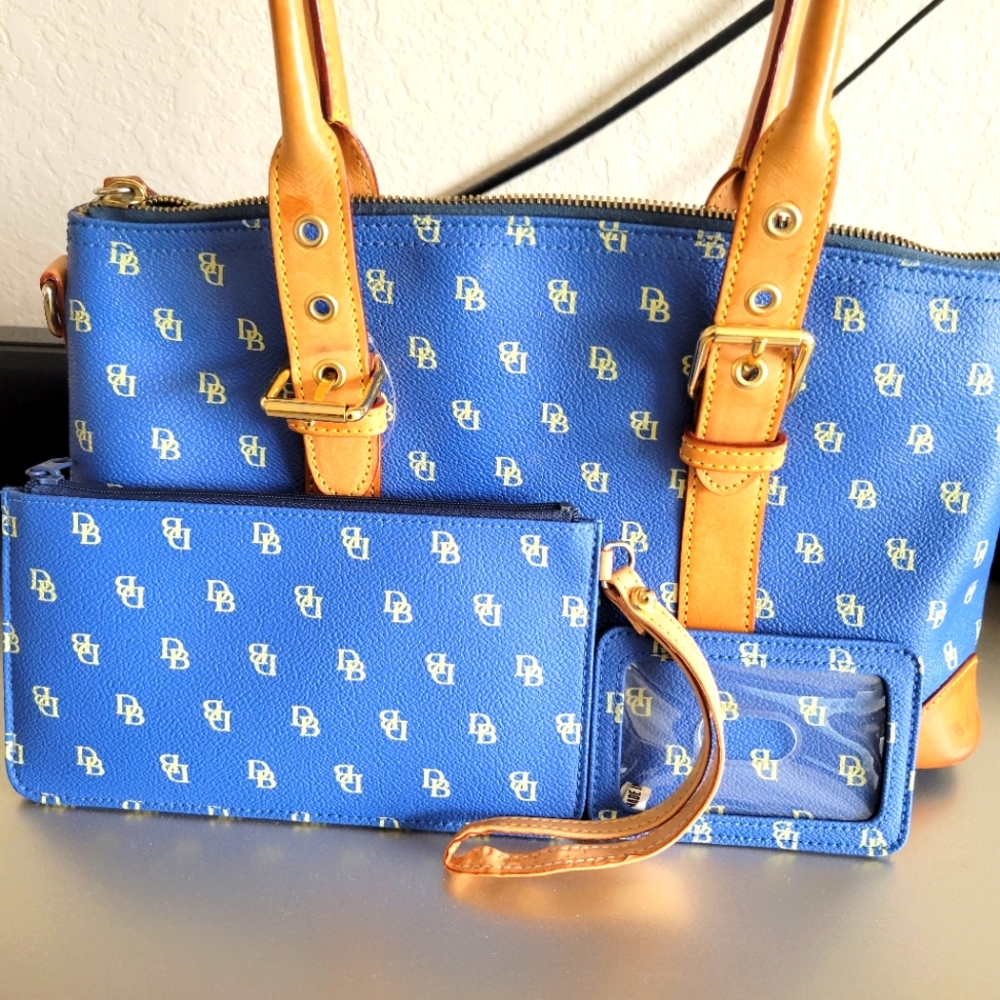 Dooney and bourke Purse